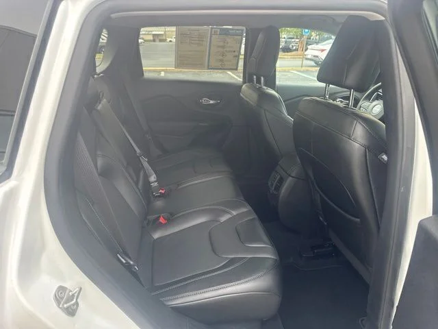 Used 2023 White Jeep Altitude image 23