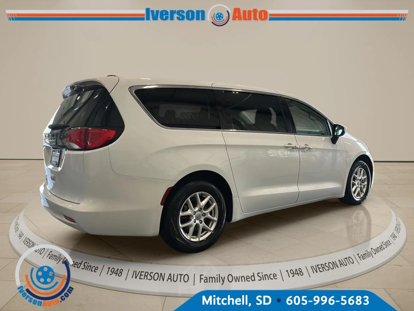 Used 2023 Bright White Clearcoat Chrysler LX image 7