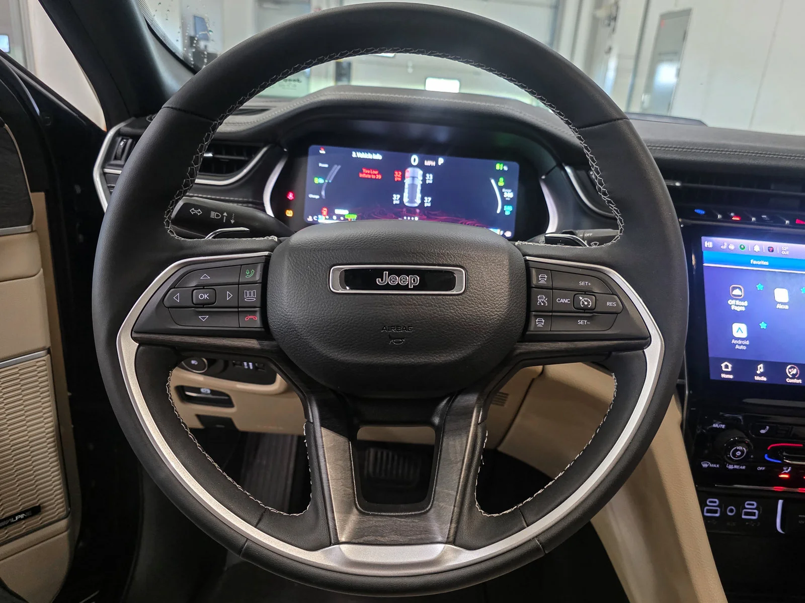 Used 2024 Rocky Mountain Pearlcoat Jeep 4xe image 33