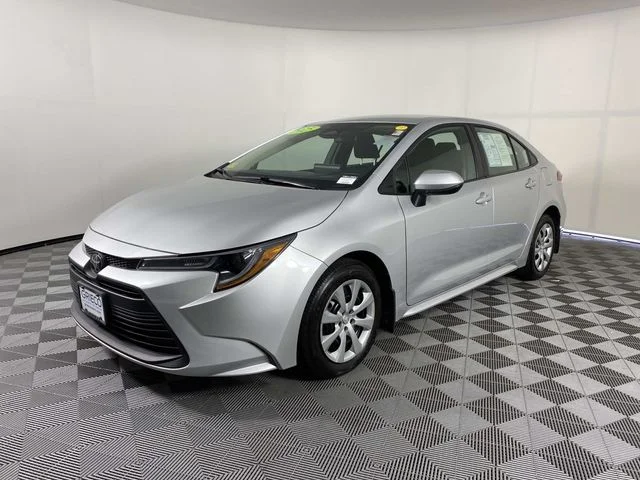 Used 2025 Silver Toyota LE image 4