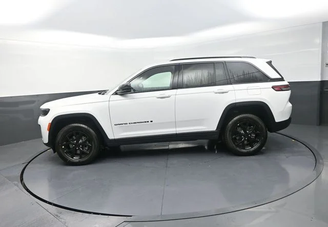 New 2026 Bright White Clear-Coat Exterior Paint Jeep Laredo Altitude image 6
