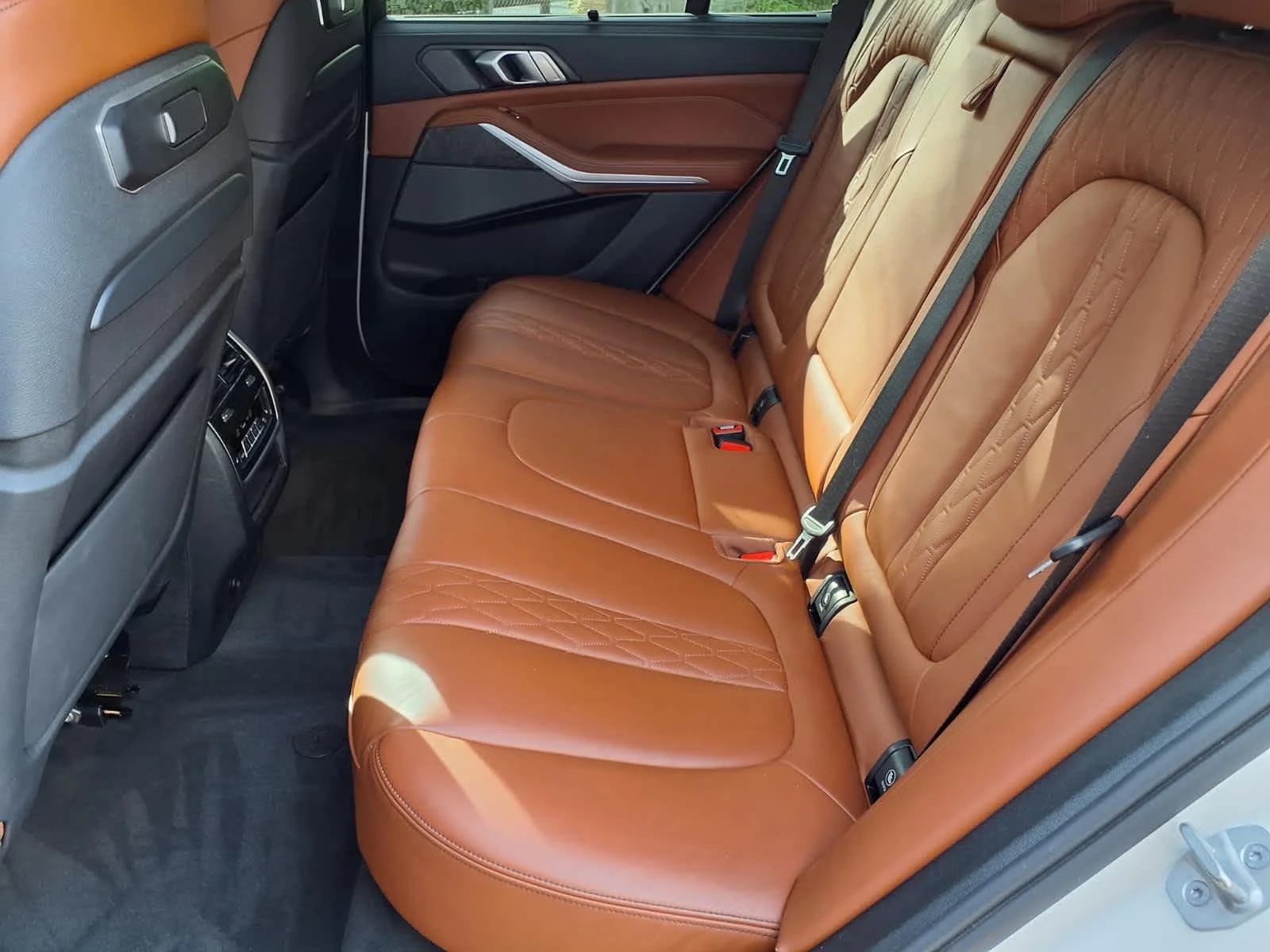 Used 2024  BMW M60i image 22