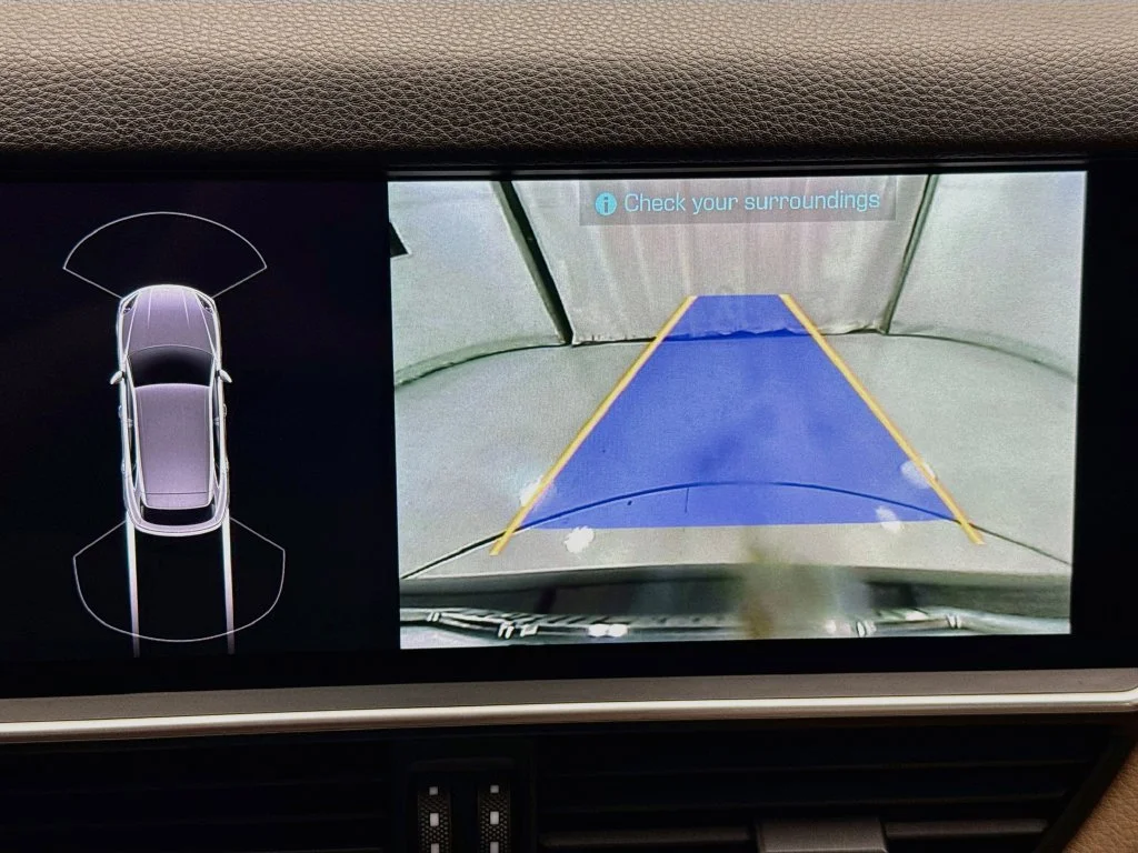 Used 2019  Porsche Base image 15