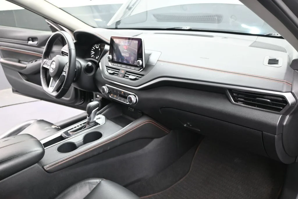 Used 2021 Black Nissan 2.5 SR image 30