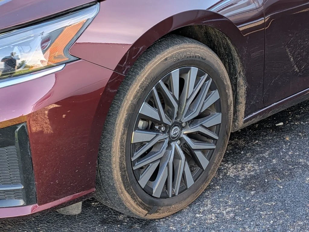 Used 2024 Red Nissan 2.5 SV image 7
