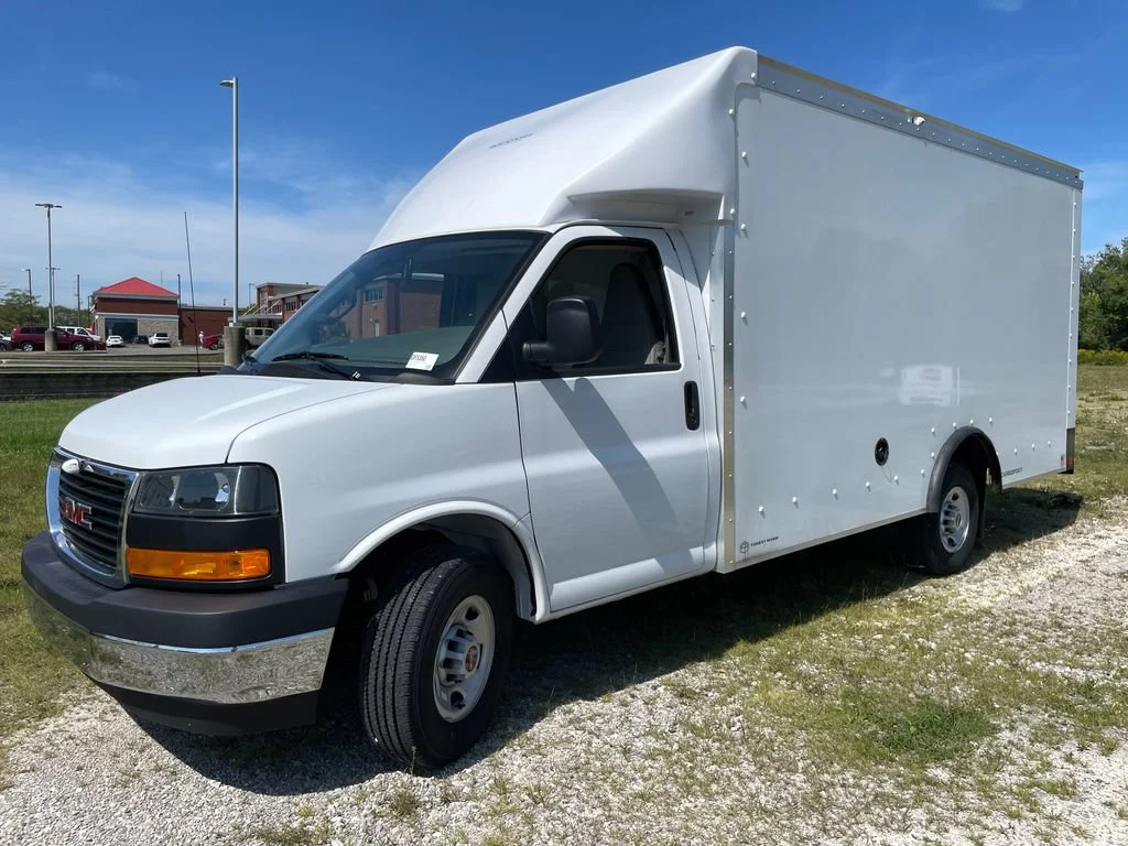 New 2025 Summit White GMC 1WT image 3
