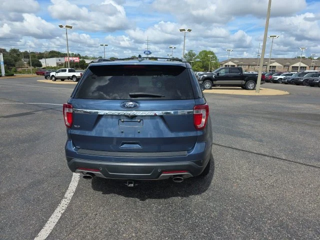 Used 2018 Blue Ford XLT image 4