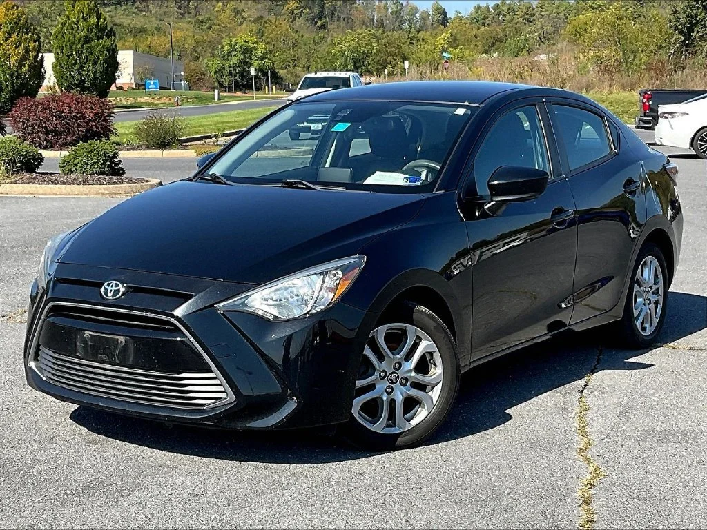 Used 2017 Black Toyota Base image 2