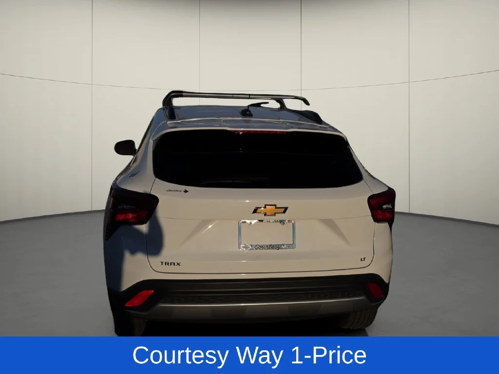 Used 2025 White Chevrolet LT image 8