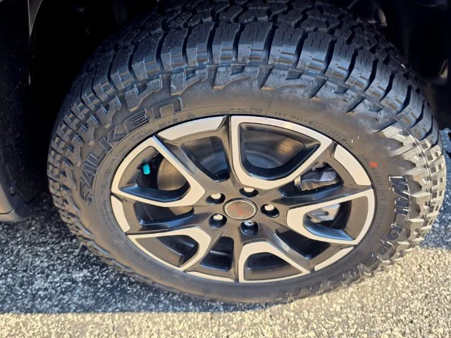 New 2026 Diamond Black Crystal Pearl-Coat Exterior Paint Jeep Trailhawk image 10