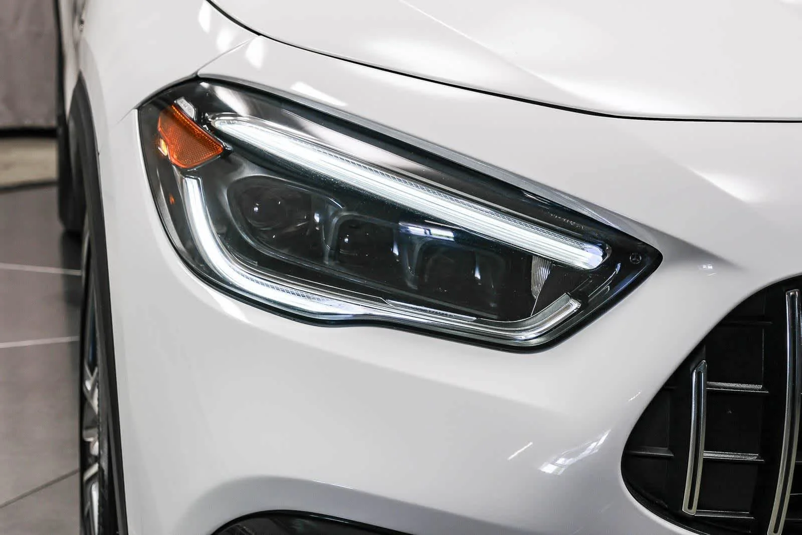 Mercedes-Benz AMG® GLA 35 de 2023 de segunda mano certificado, color Blanco Polar, imagen 13