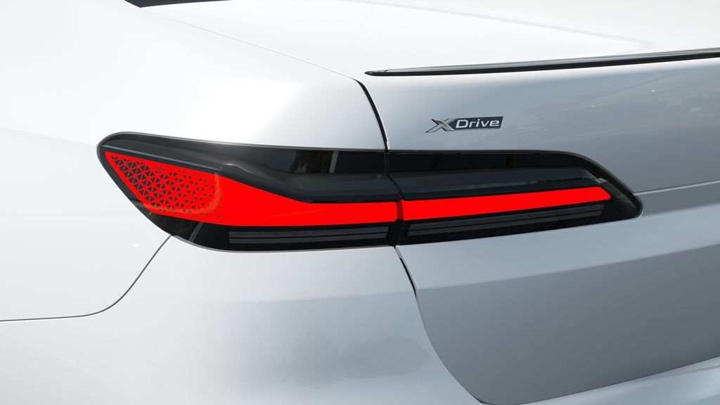 New 2026 Mineral White Metallic BMW 750e xDrive image 33