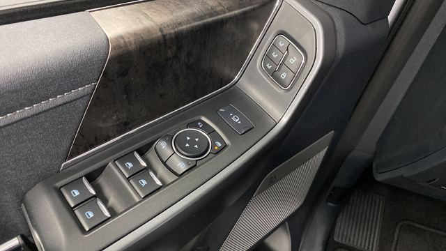 Used 2024 Oxford White Ford Lariat image 20