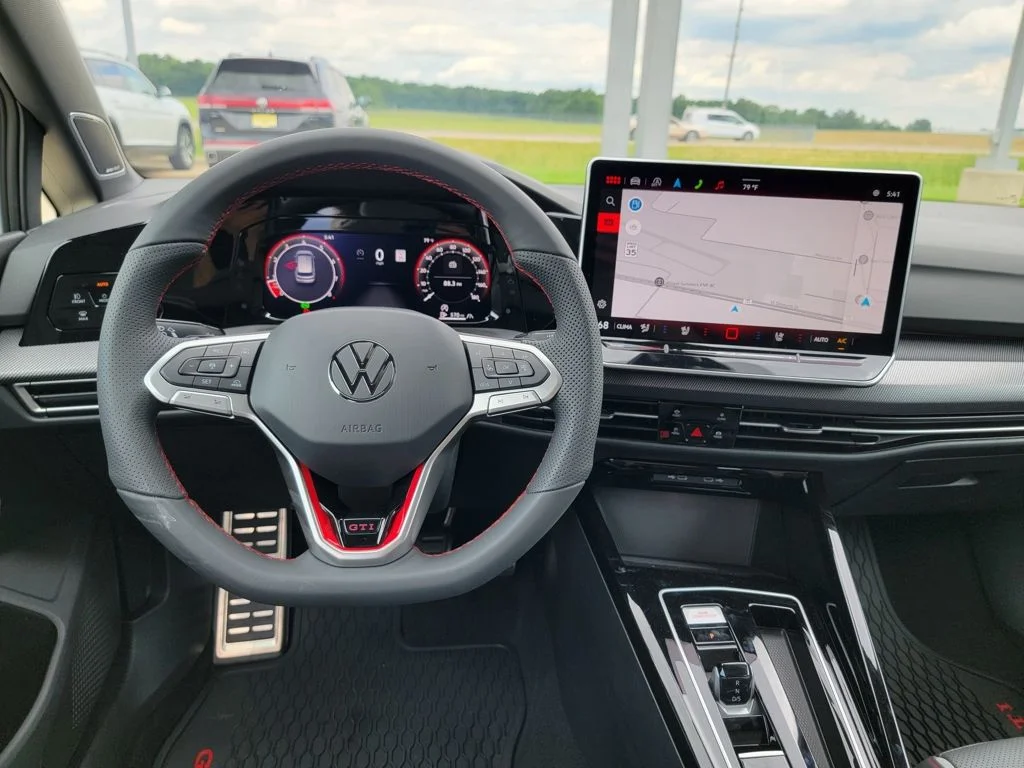 2025 Volkswagen Golf GTI SE - Photo 28