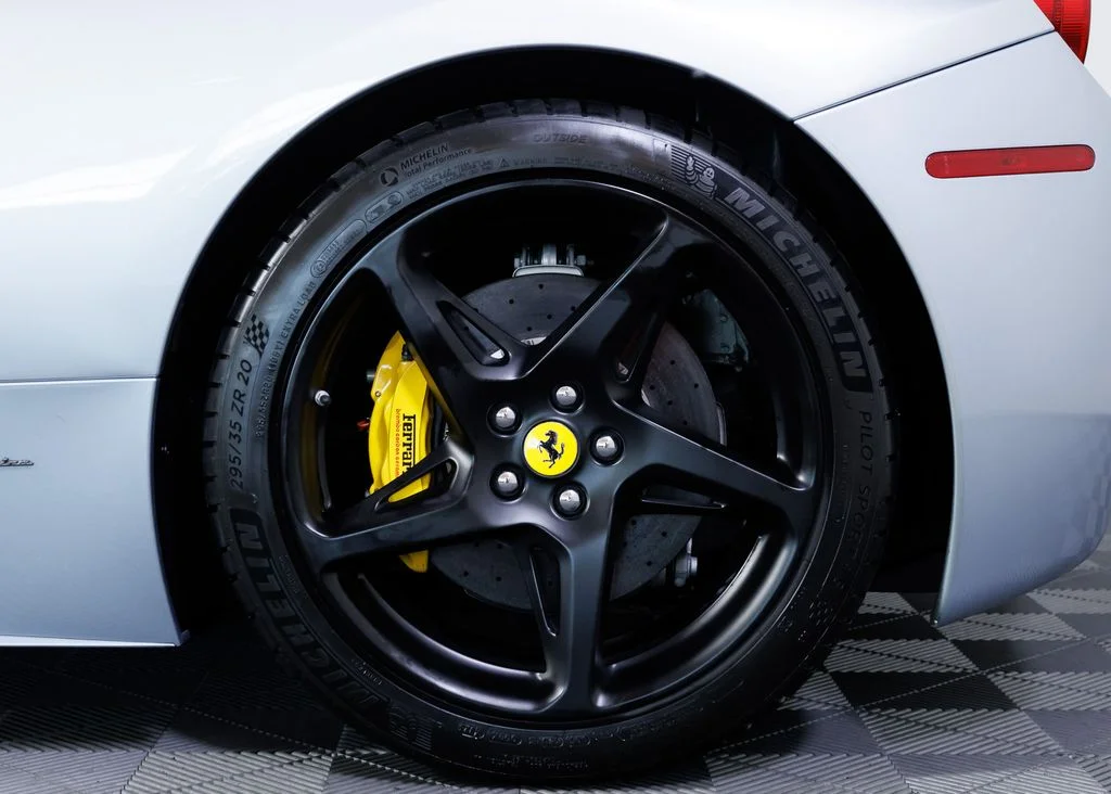 Used 2011 Grigio Alloy Ferrari Base image 6