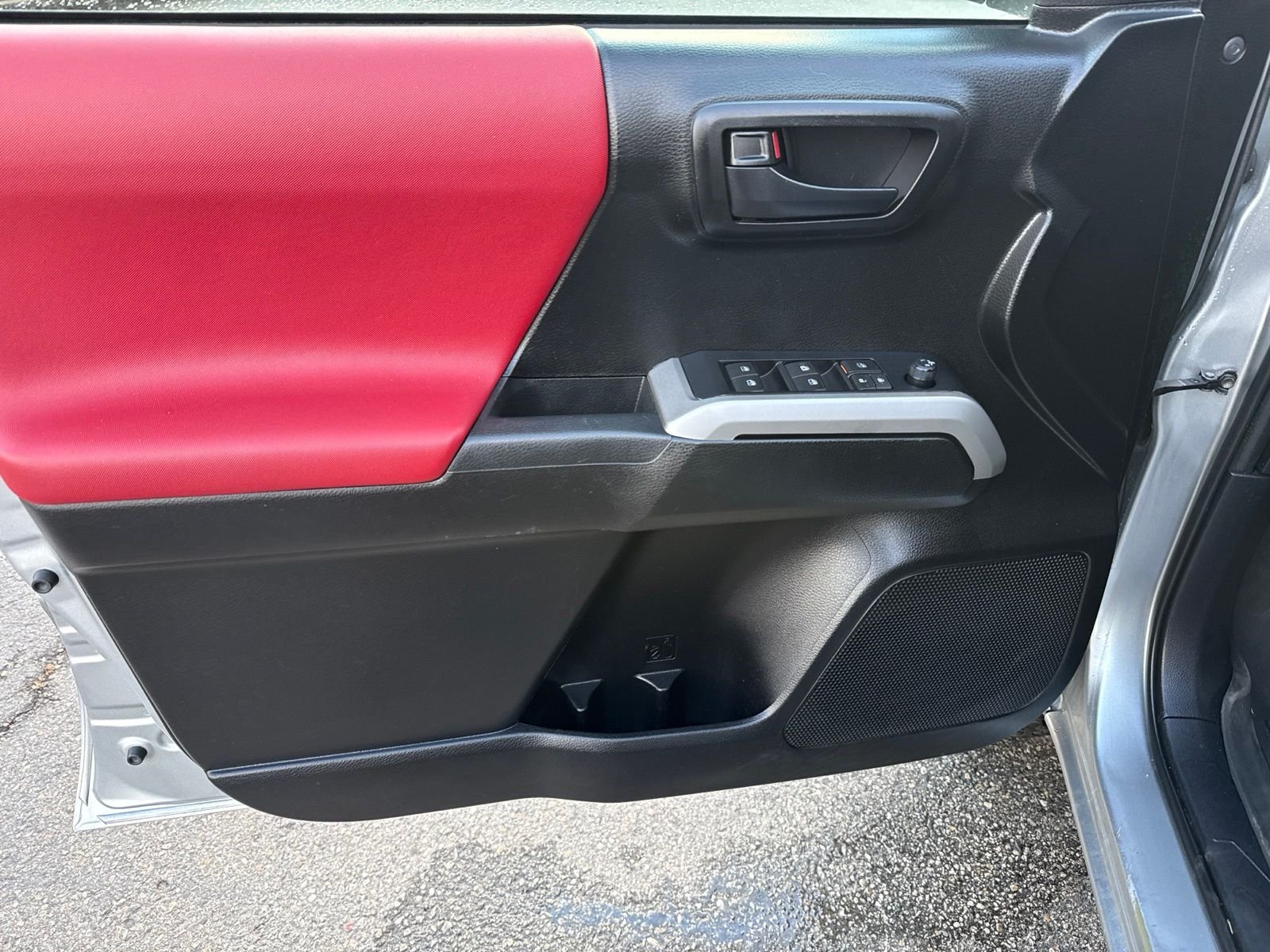 Used 2022 Silver Toyota SR5 image 18
