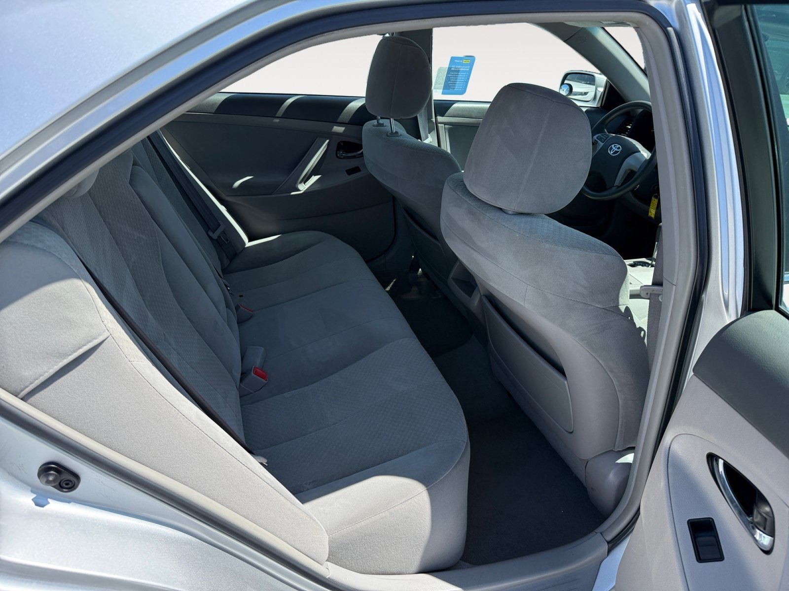 Used 2009 Silver Toyota LE image 18