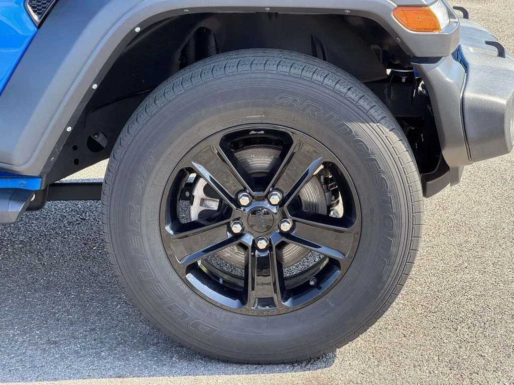 Used 2022 Blue Jeep Unlimited Sport Altitude image 11