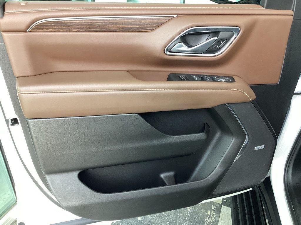 Used 2022 Iridescent Pearl Tricoat Chevrolet High Country image 22