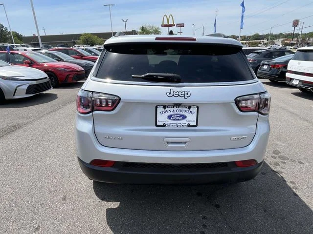 Certified Used 2024 Silver Zynith Jeep Latitude image 4