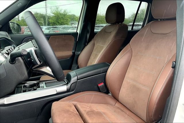 Used 2025 White Mercedes-Benz GLB 250 image 8