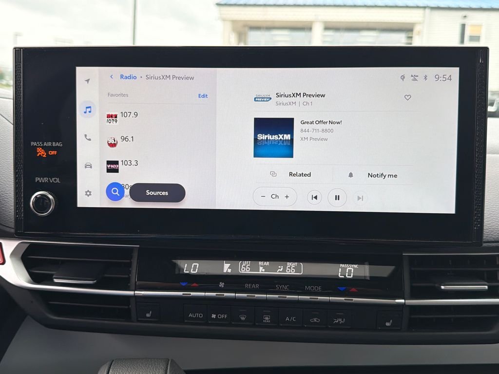 2025 Toyota Sienna XLE - Photo 27