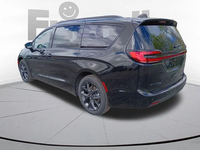 New 2026 Diamond Black Crystal Pearl-Coat Exterior Paint Chrysler Select image 7