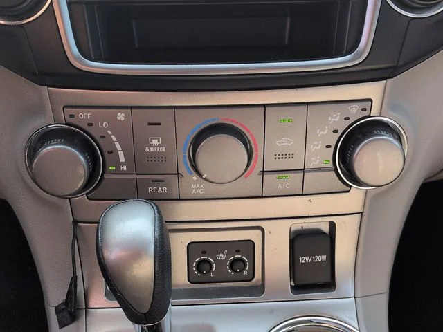 Used 2013 Gray Toyota SE image 24