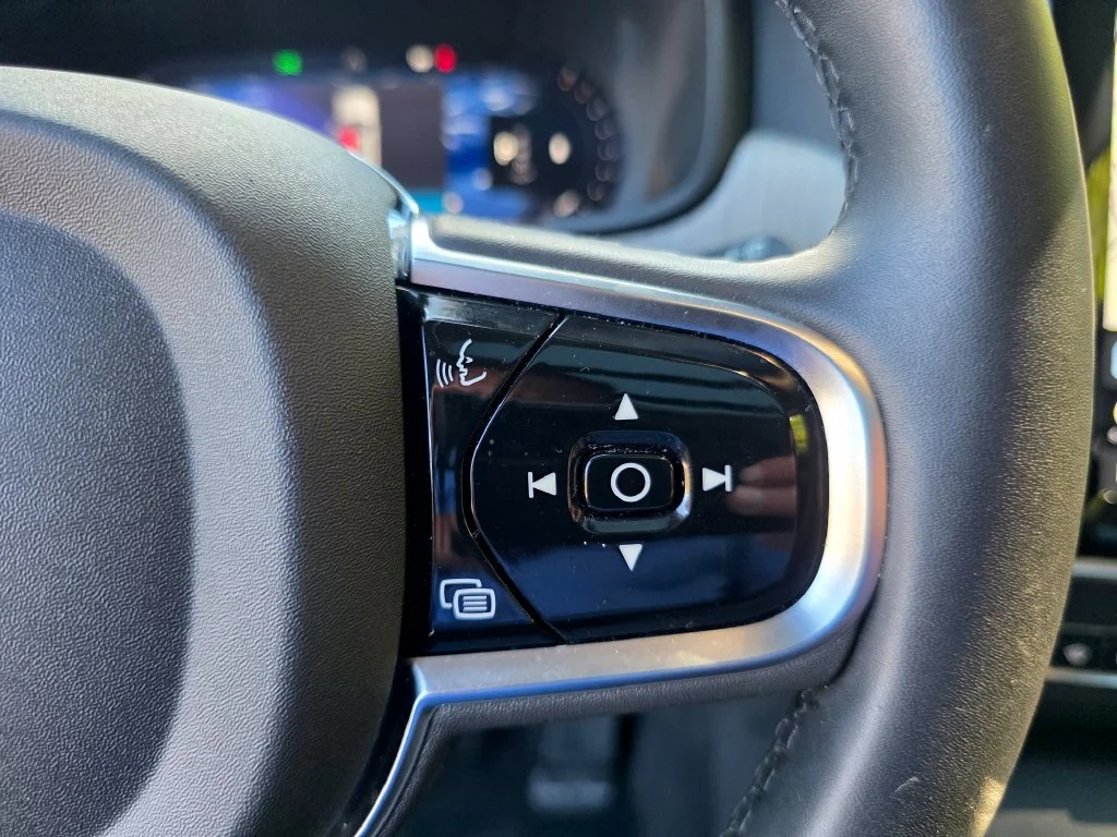 Used 2025 Gray Volvo Plus, B6 AWD Gas (mild hybrid) image 24