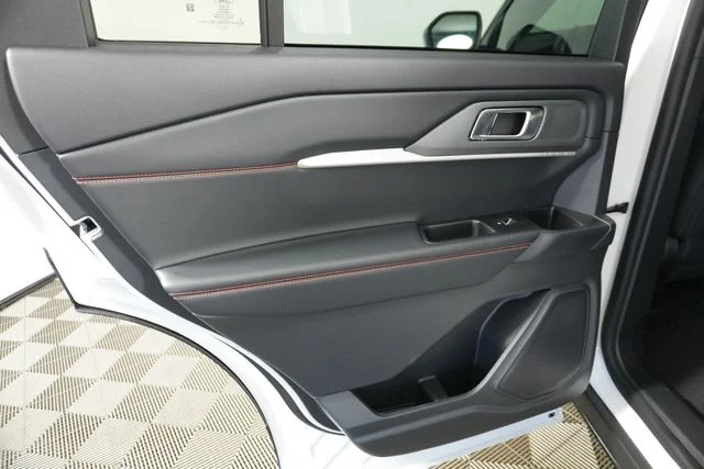 New 2026 Star White Metallic Tri-Coat Ford ST-Line image 23