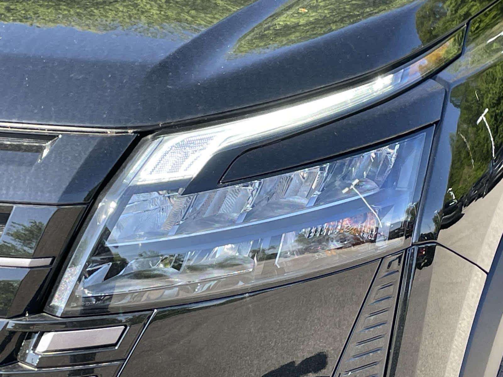 New 2026 Super Black Nissan Platinum image 13