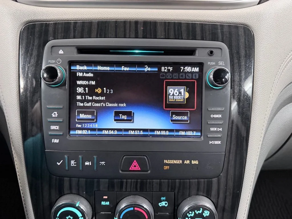 Used 2014 Silver Chevrolet LT image 17
