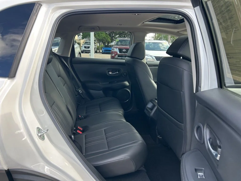 Used 2023 White Honda EX-L image 44