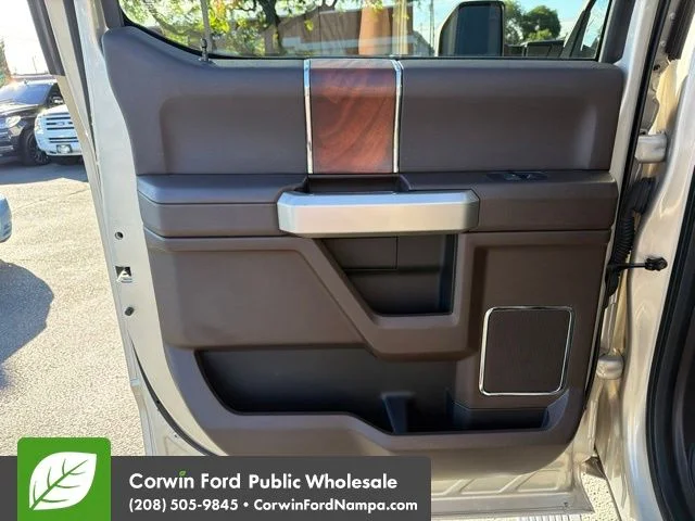 Used 2017 White Gold Metallic Ford  image 28