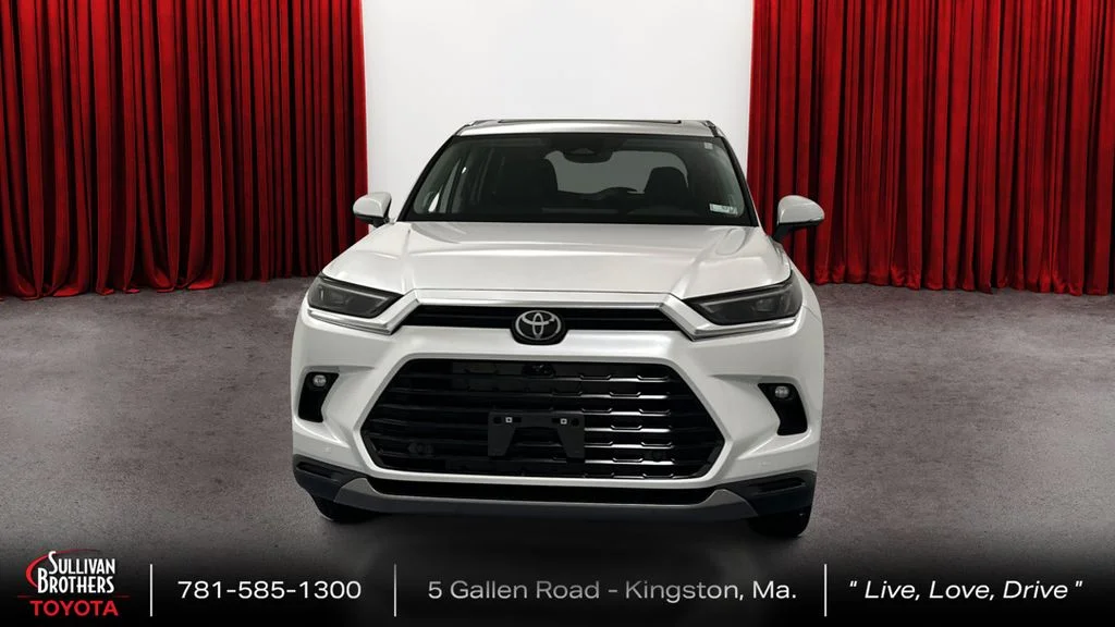 Used 2025  Toyota Limited image 2