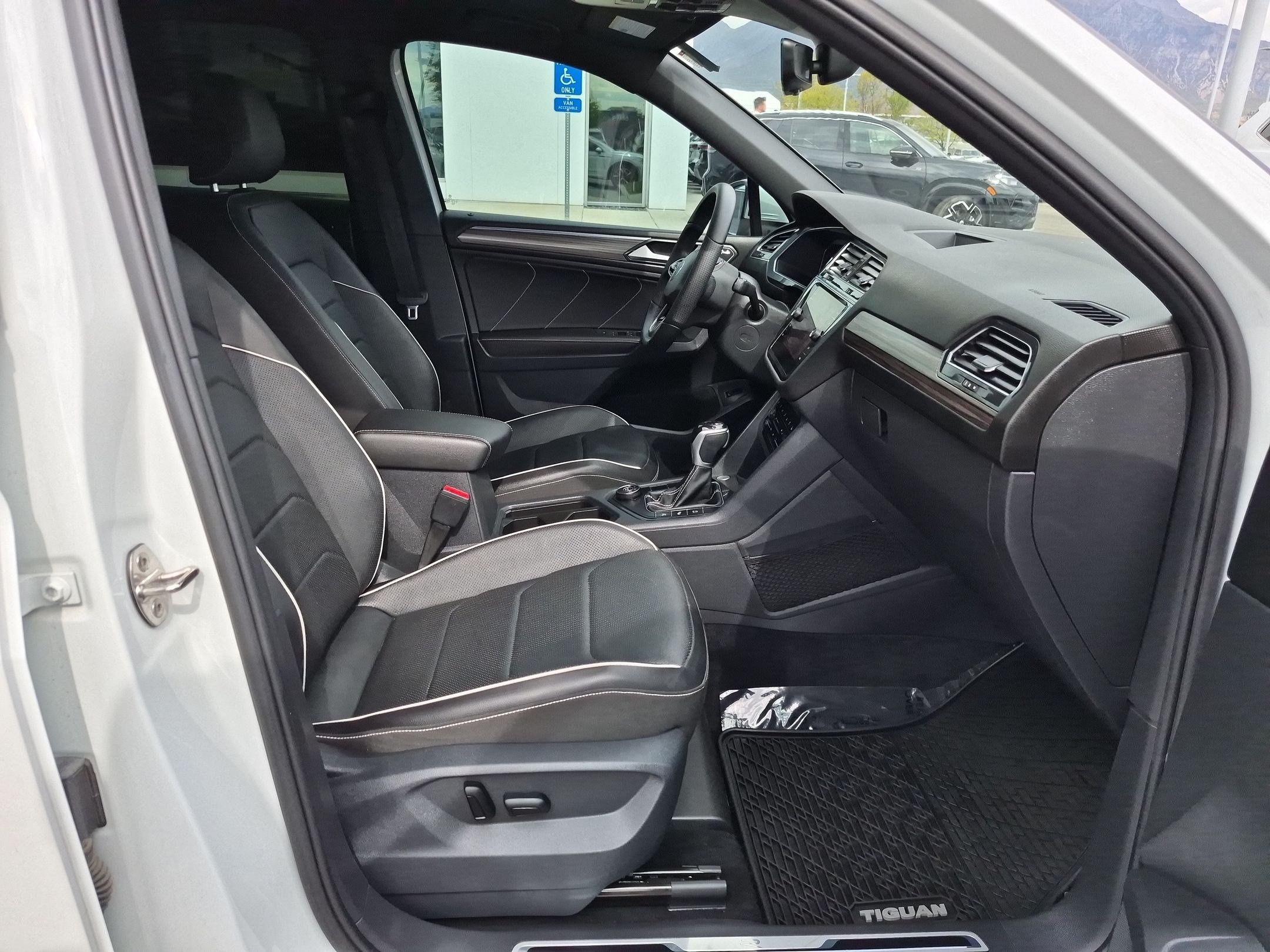 Used 2022 Pure White Volkswagen SEL R-Line image 33