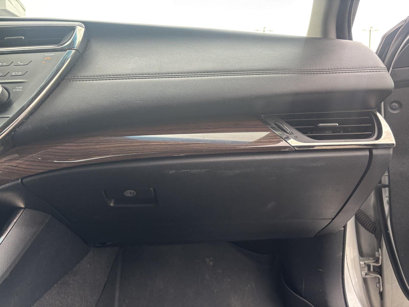 Used 2014  TOYOTA  image 24