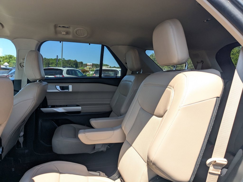 Used 2023  Ford Limited image 24