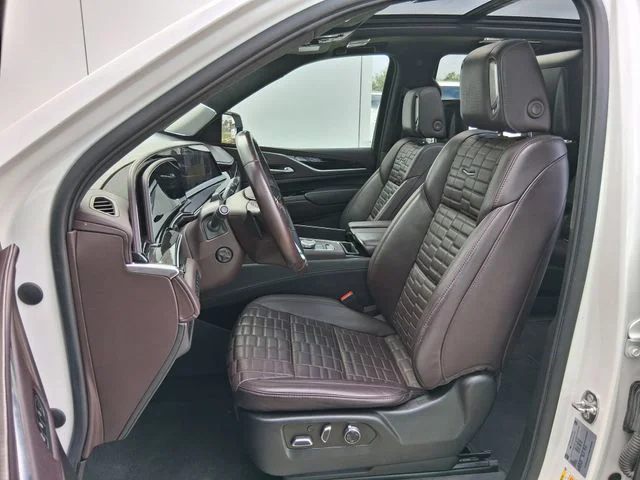 Used 2022 White Cadillac Sport Platinum image 17