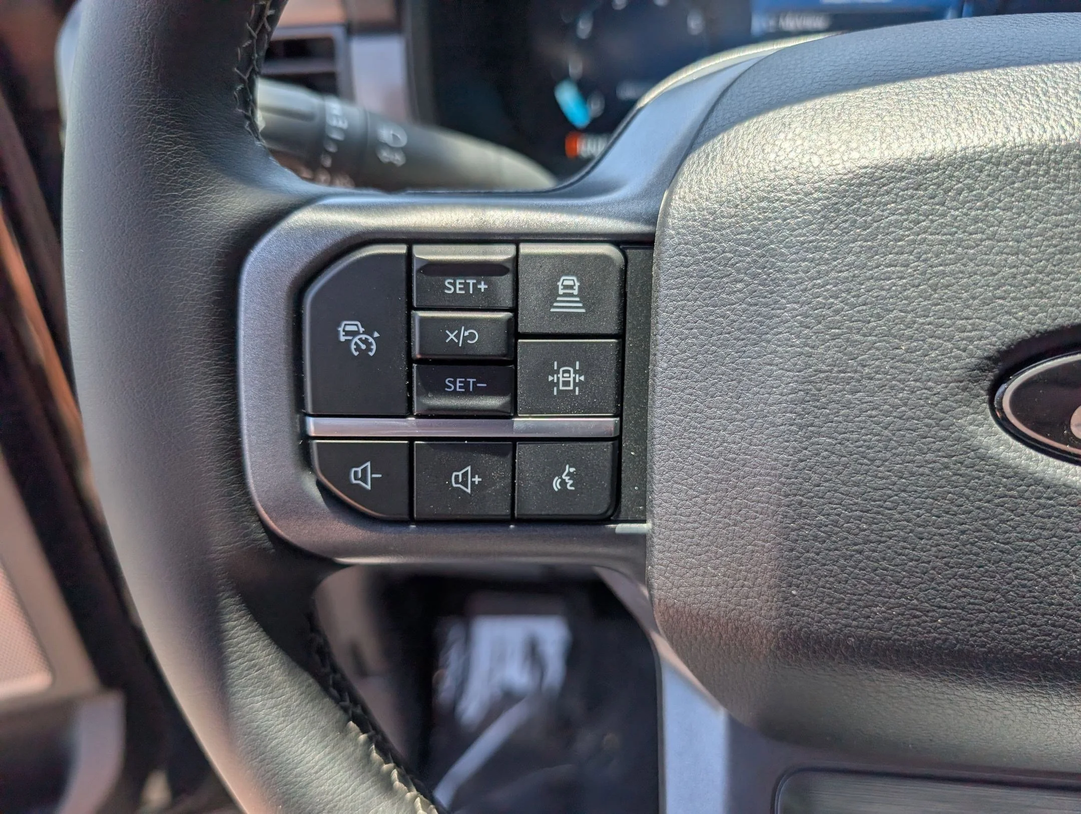 Used 2025 Black Metallic Ford LARIAT image 15