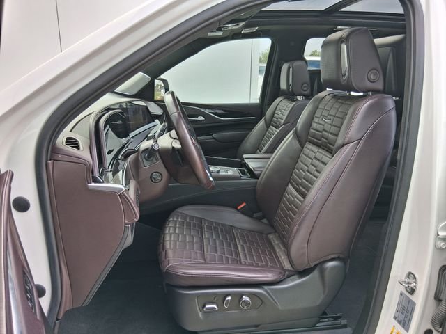 Used 2022 White Cadillac Sport Platinum image 17