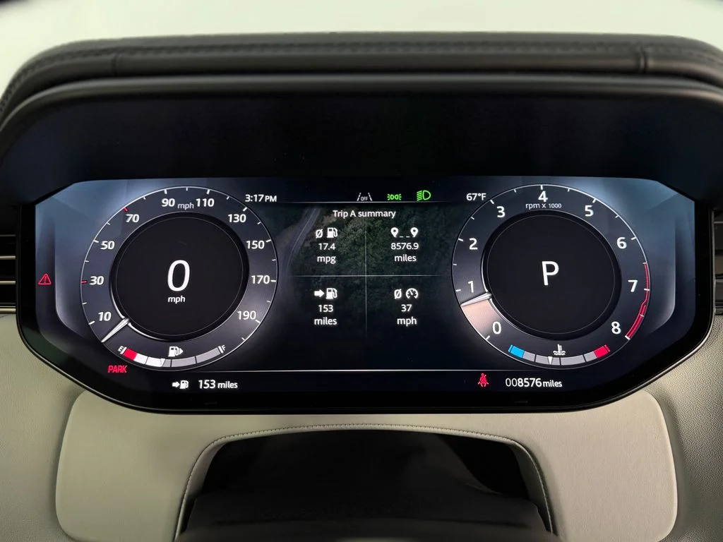 Used 2025 Velocity Blue SV Bespoke Ultra Metallic Satin Land Rover SV Edition Two image 15