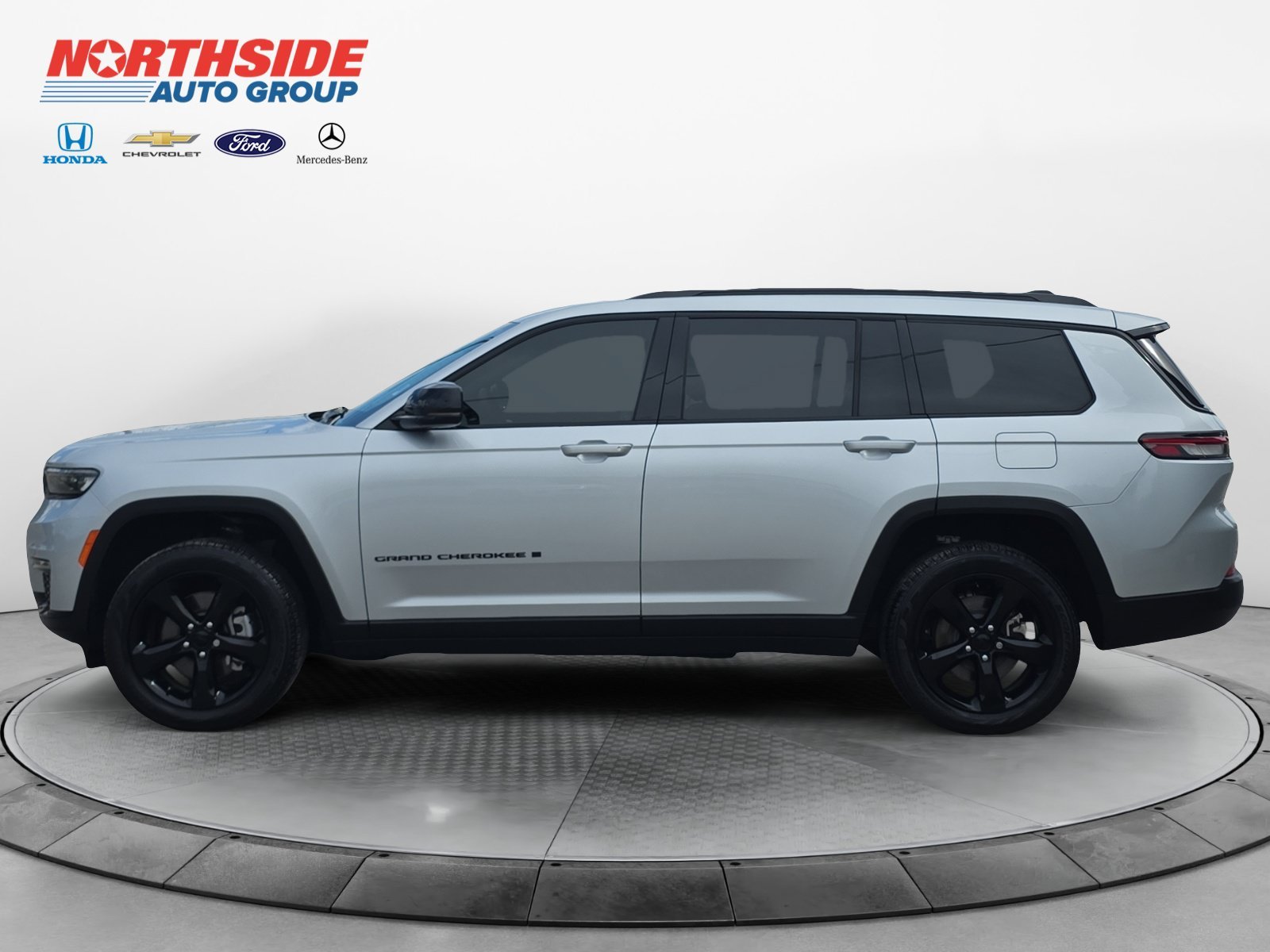Used 2025 Silver Zynith Jeep Limited image 4