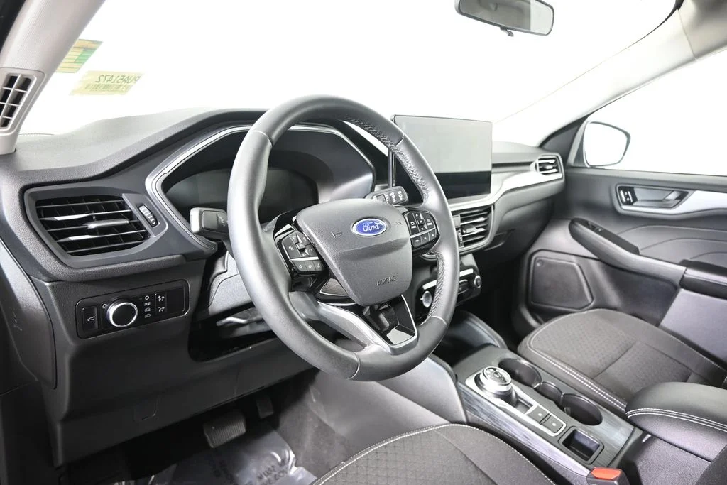 Used 2023  Ford Active image 22