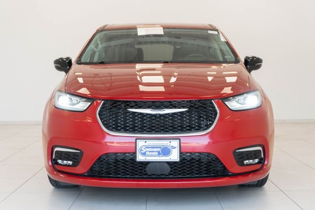 Used 2024 Red Chrysler Touring L image 24