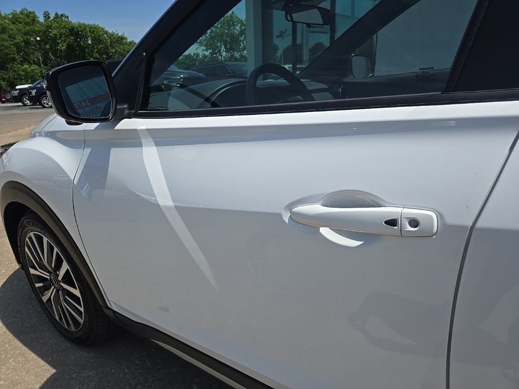 Used 2024 White Nissan SR image 29
