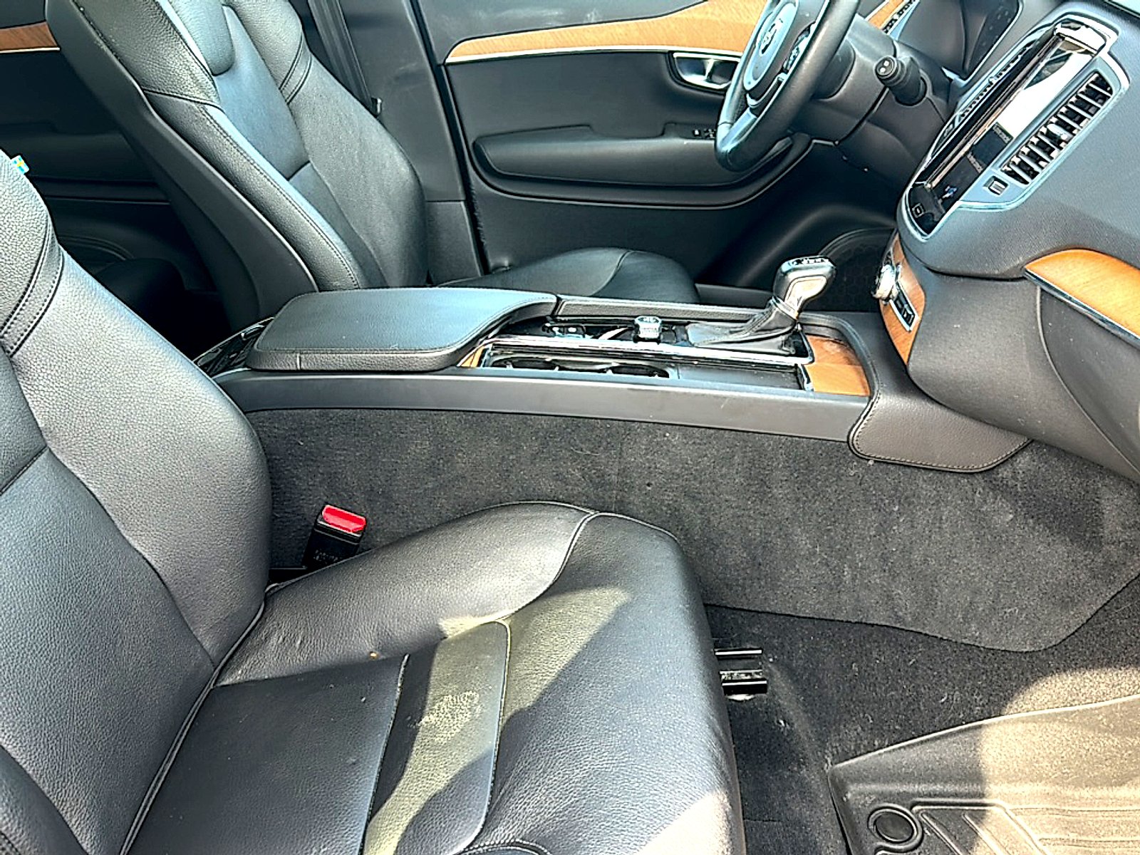 Used 2022 Onyx Black Metallic Volvo T5 Momentum 7 Passenger image 25