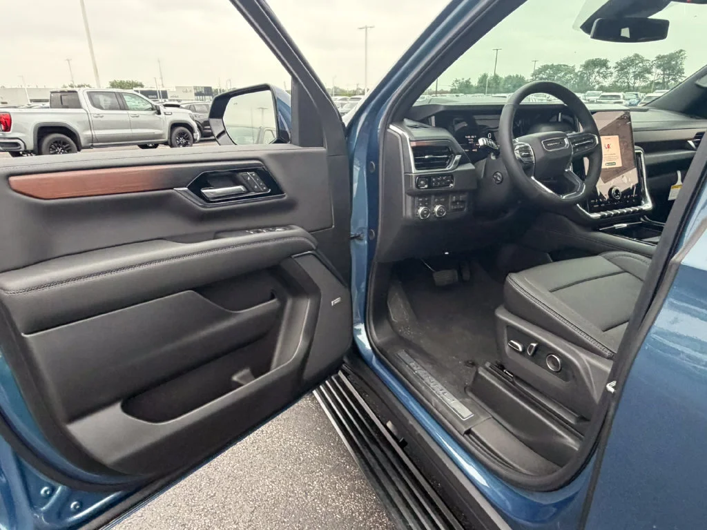 2026 GMC Yukon Denali - Photo 26