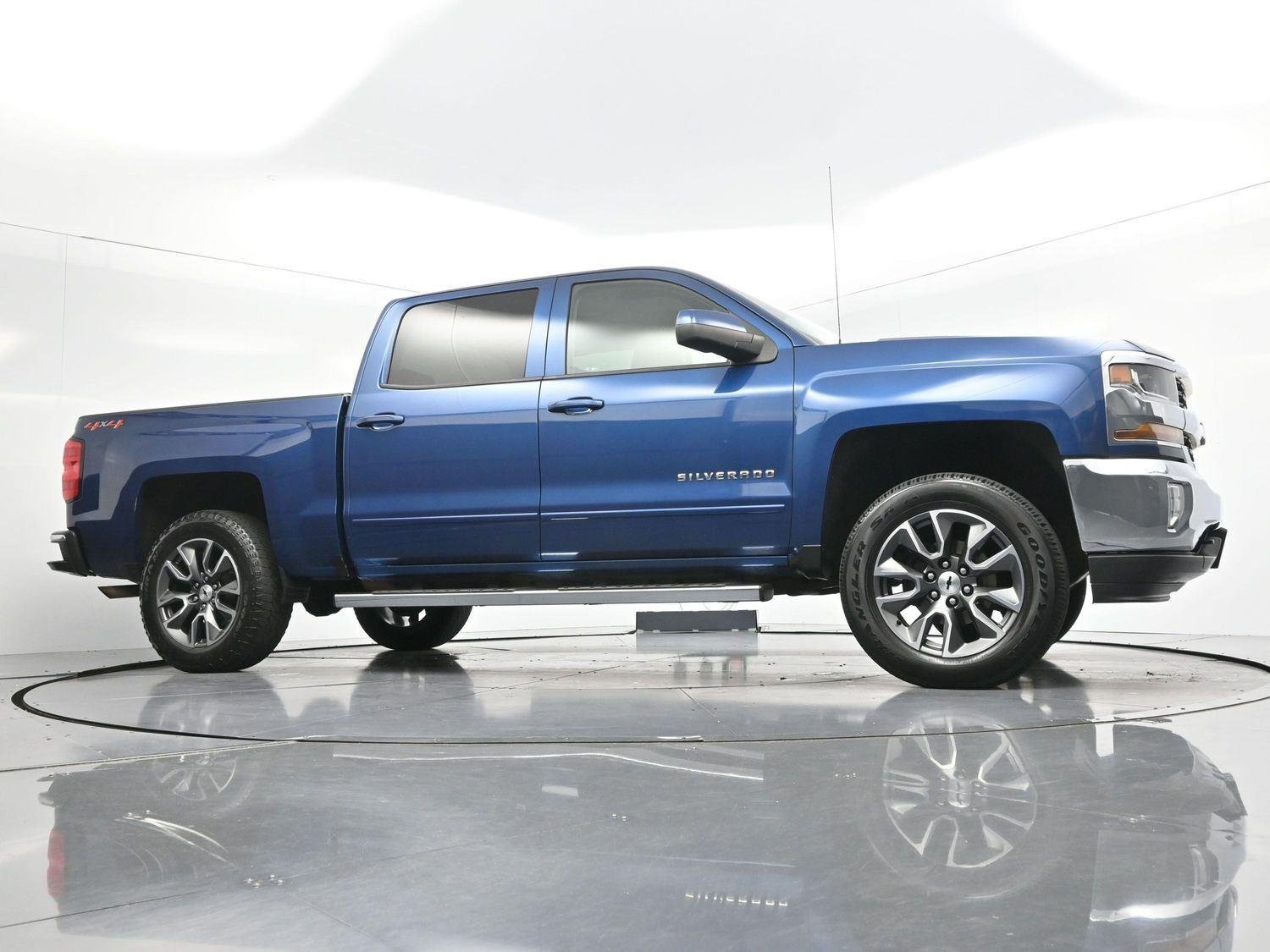 Used 2018 Deep Ocean Blue Metallic Chevrolet LT image 44