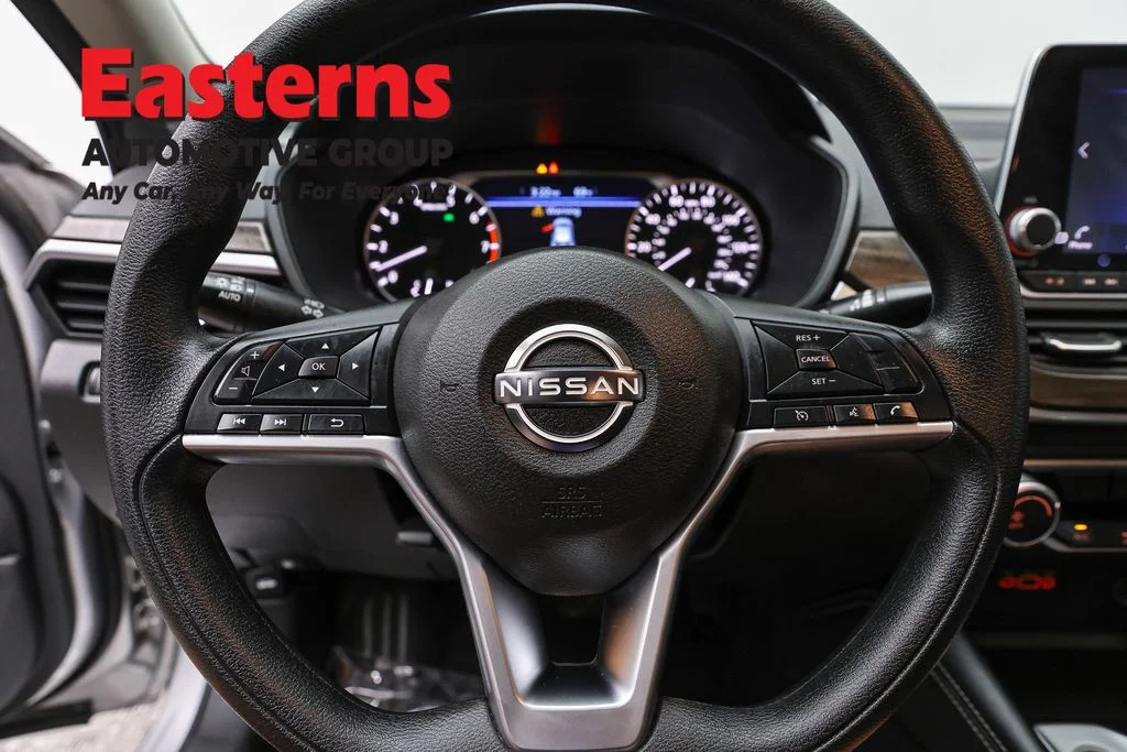 Used 2023 Silver Nissan 2.5 SV image 10